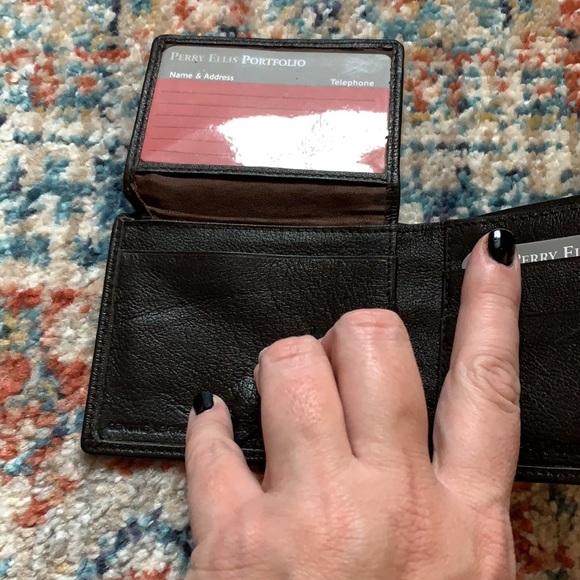 Perry Ellis Wallet - Picture 4 of 4